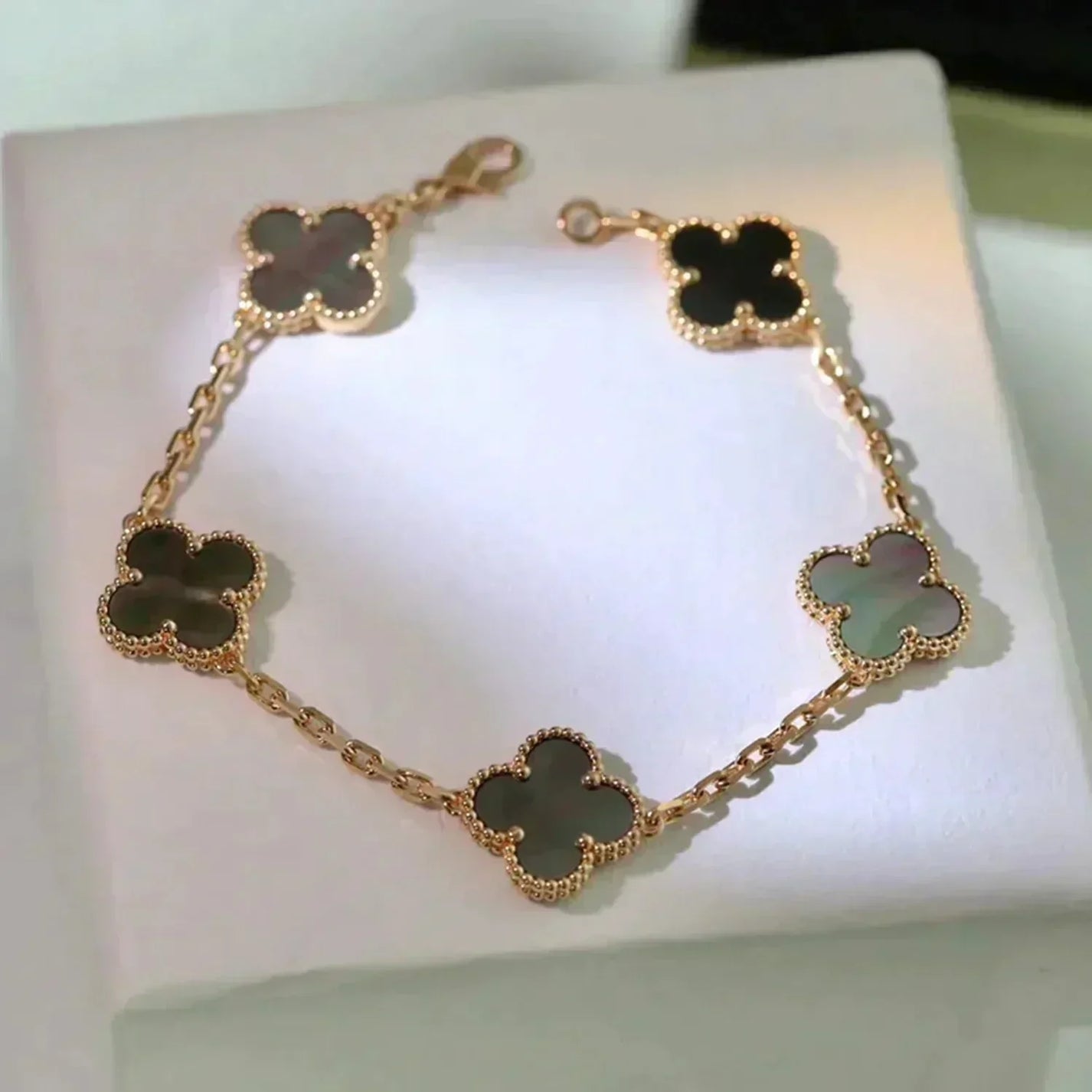 Clovers 5 Motifs Gray MOP Bracelet