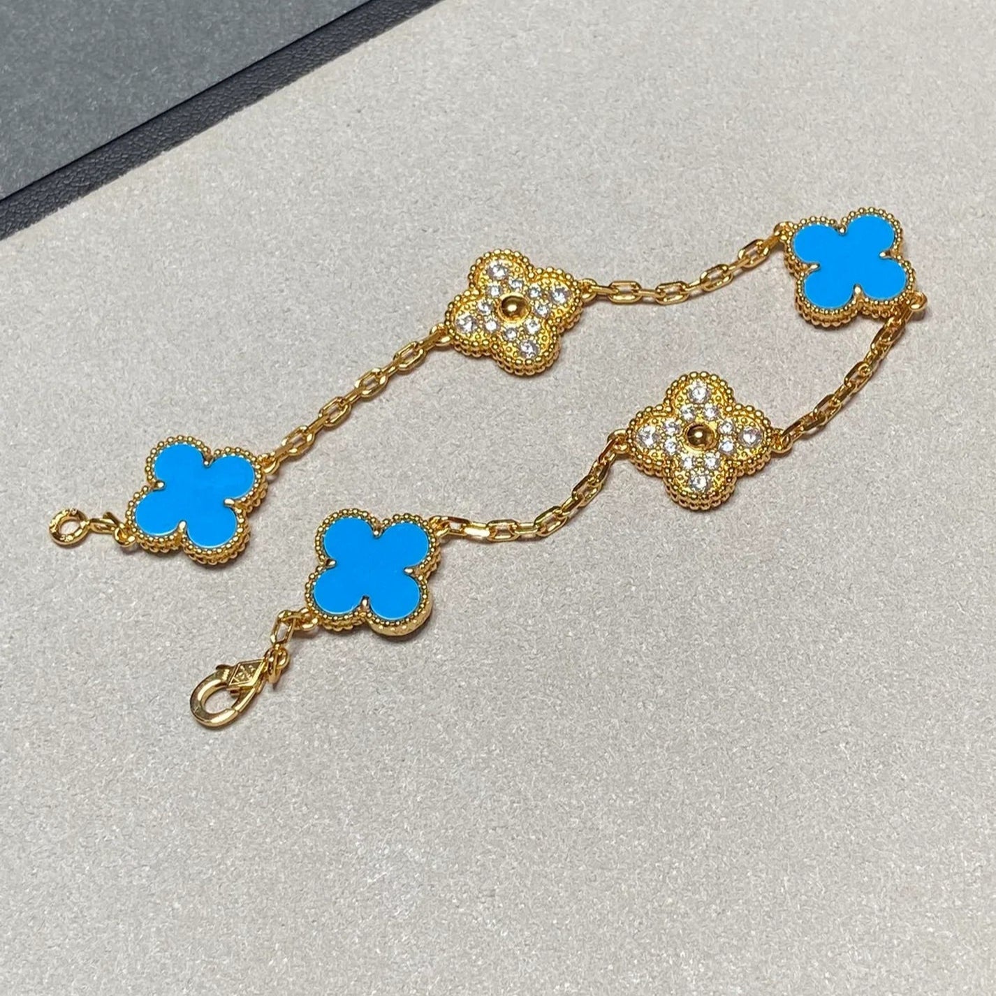 Clovers 5 Motifs Blue Chalcedony and Diamond Bracelet