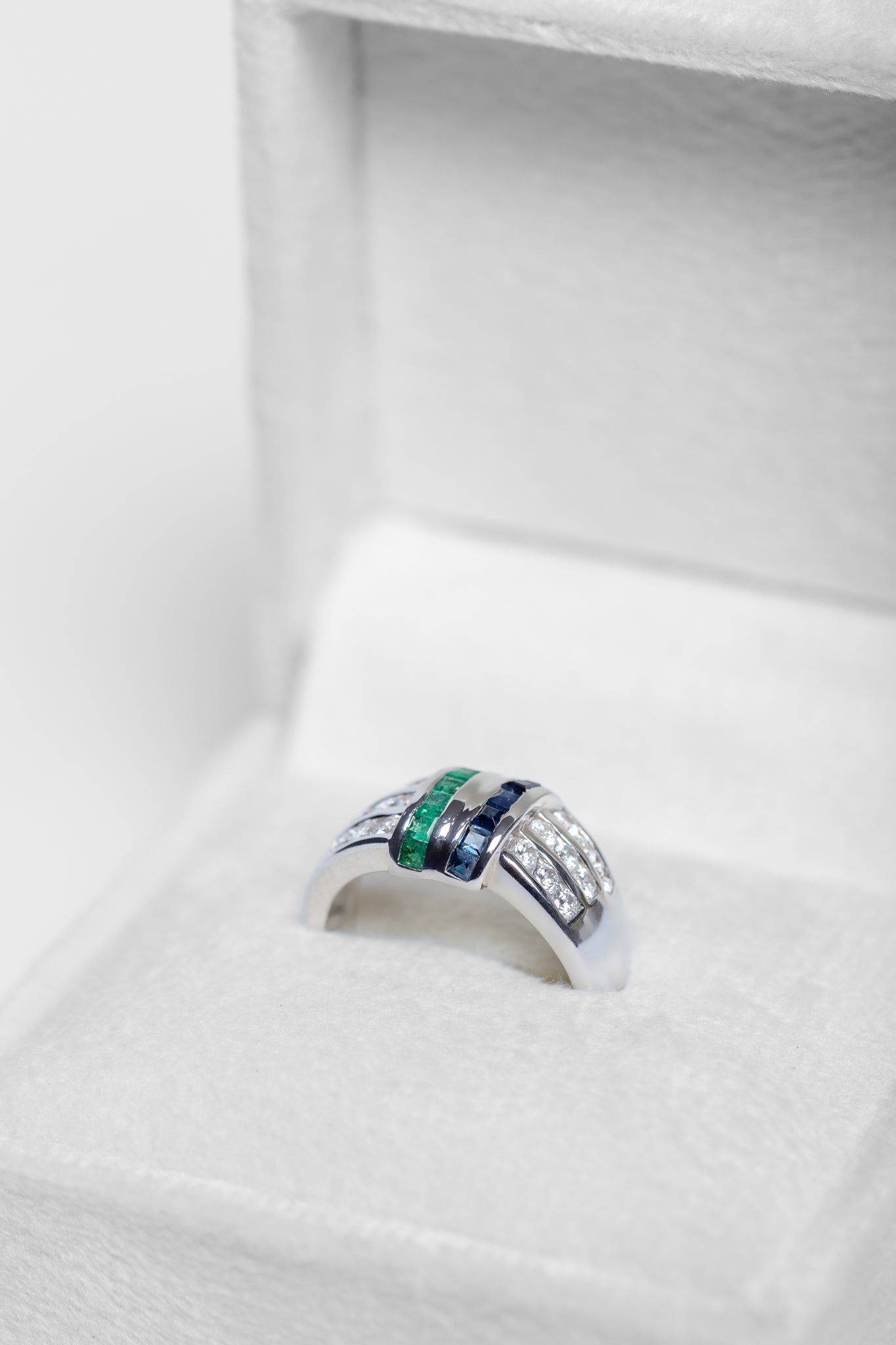 925 Sterling Silver Blue Sapphire and Emerald Ring