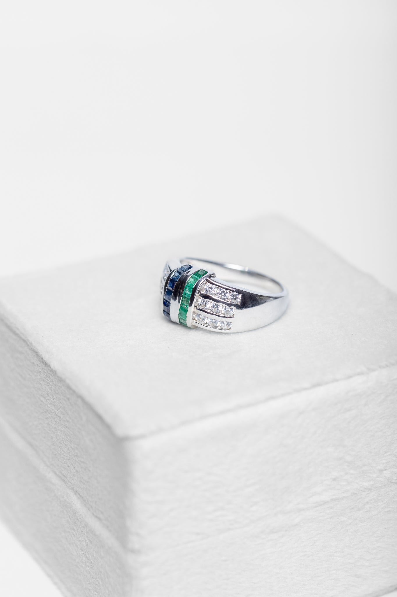 925 Sterling Silver Blue Sapphire and Emerald Ring