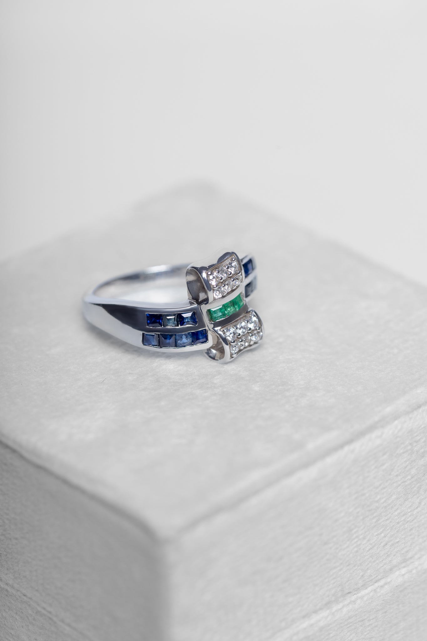 925 Sterling Silver Blue Sapphire and Emerald Ring