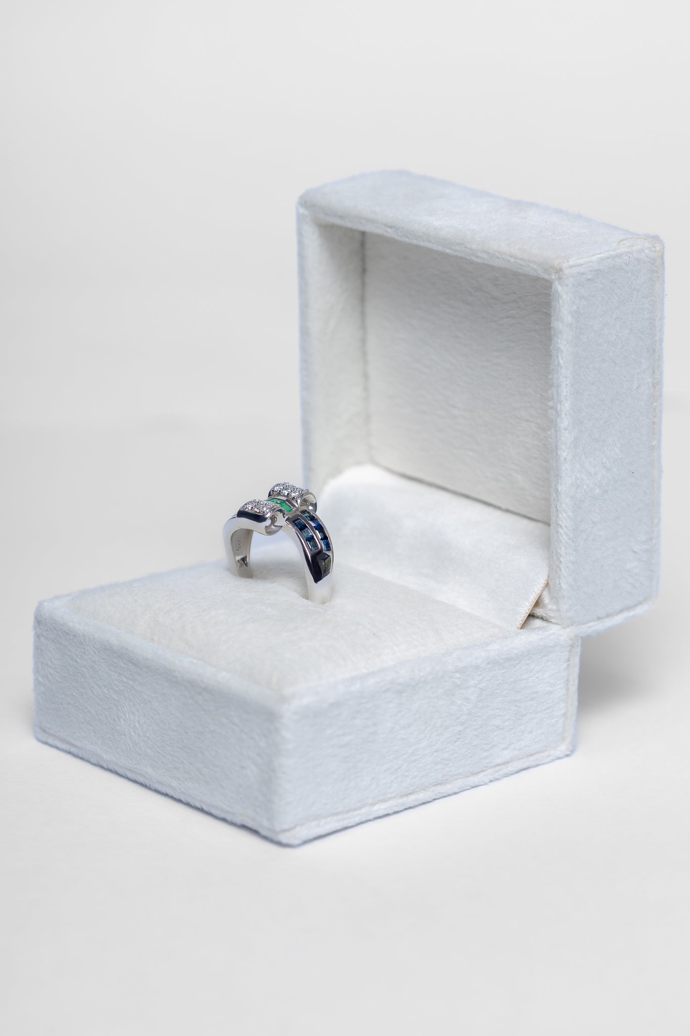 925 Sterling Silver Blue Sapphire and Emerald Ring