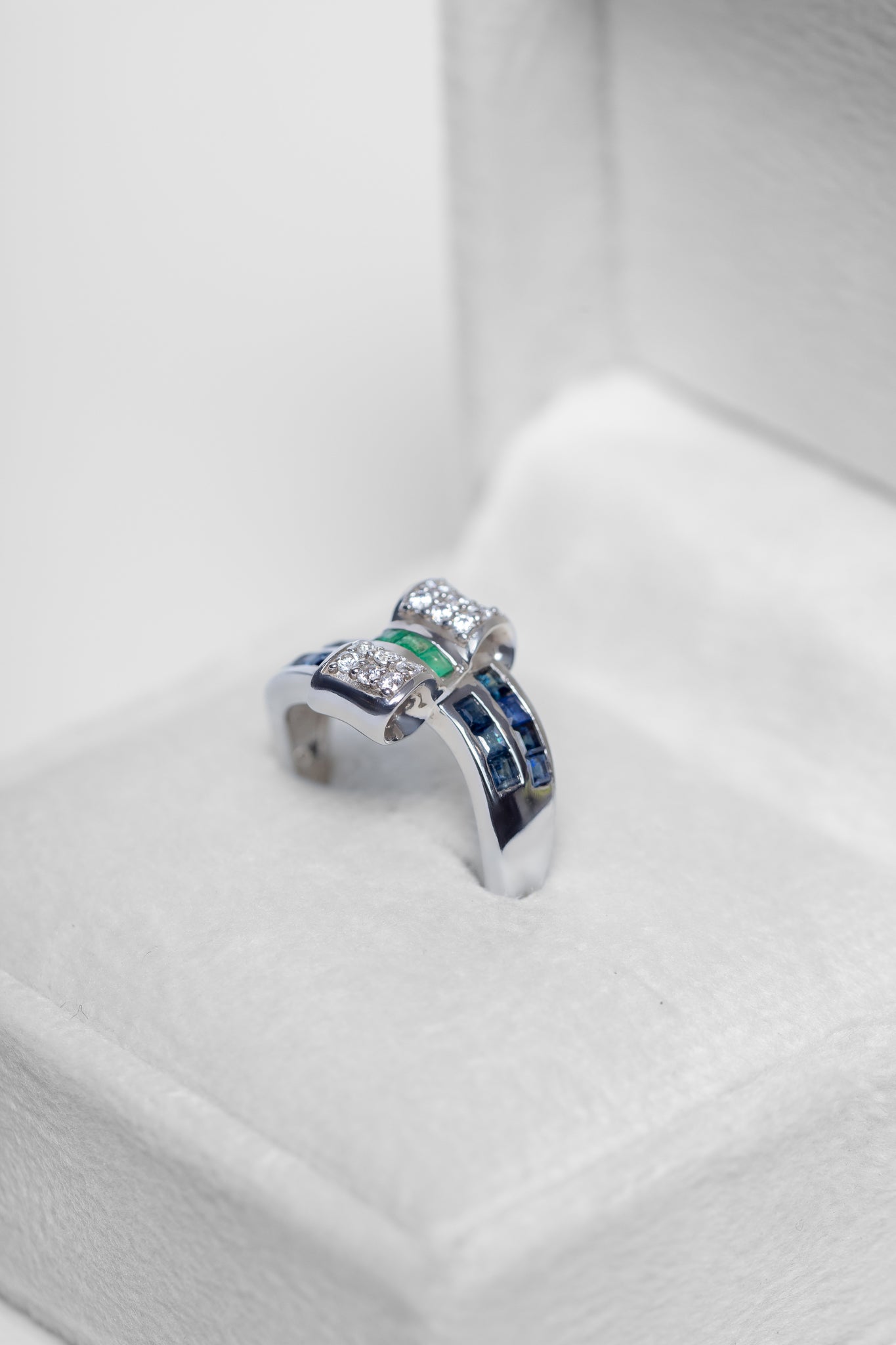 925 Sterling Silver Blue Sapphire and Emerald Ring