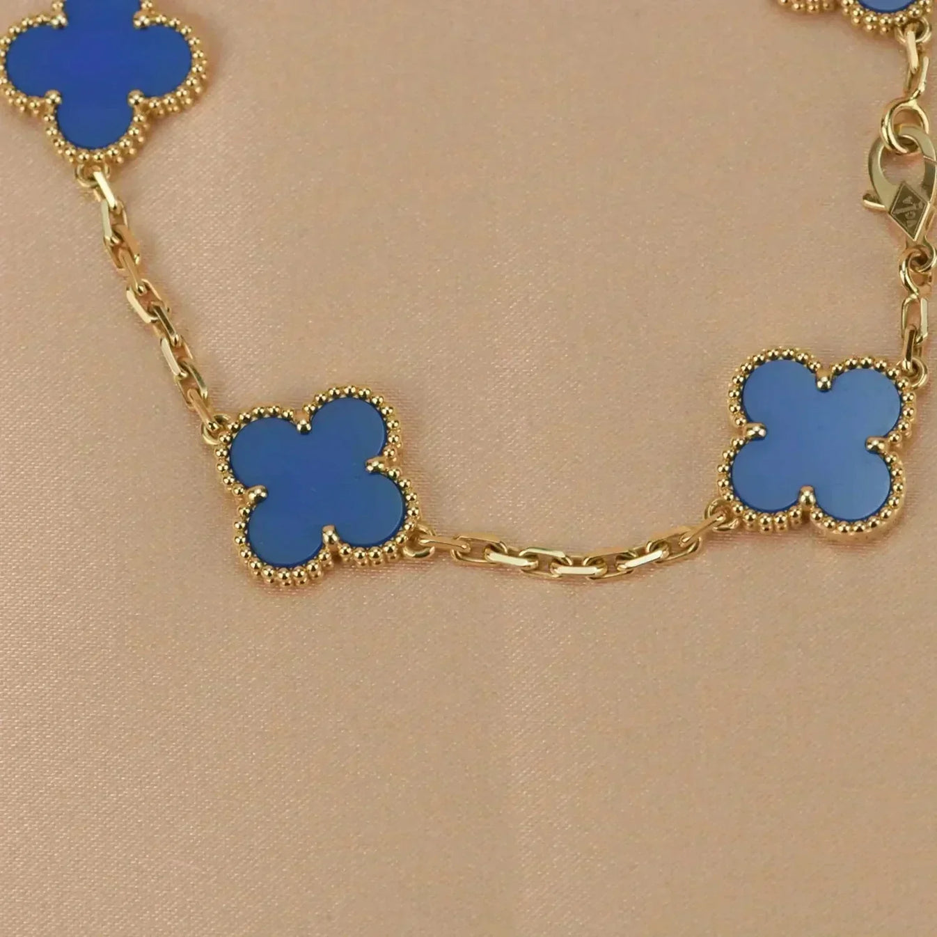 Clovers 5 Motifs Blue Agate Bracelet