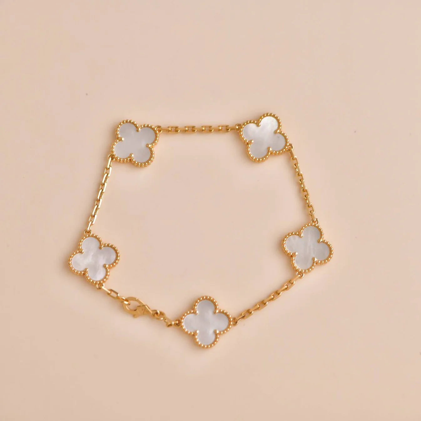 Clovers 5 Motifs White Mop Bracelet