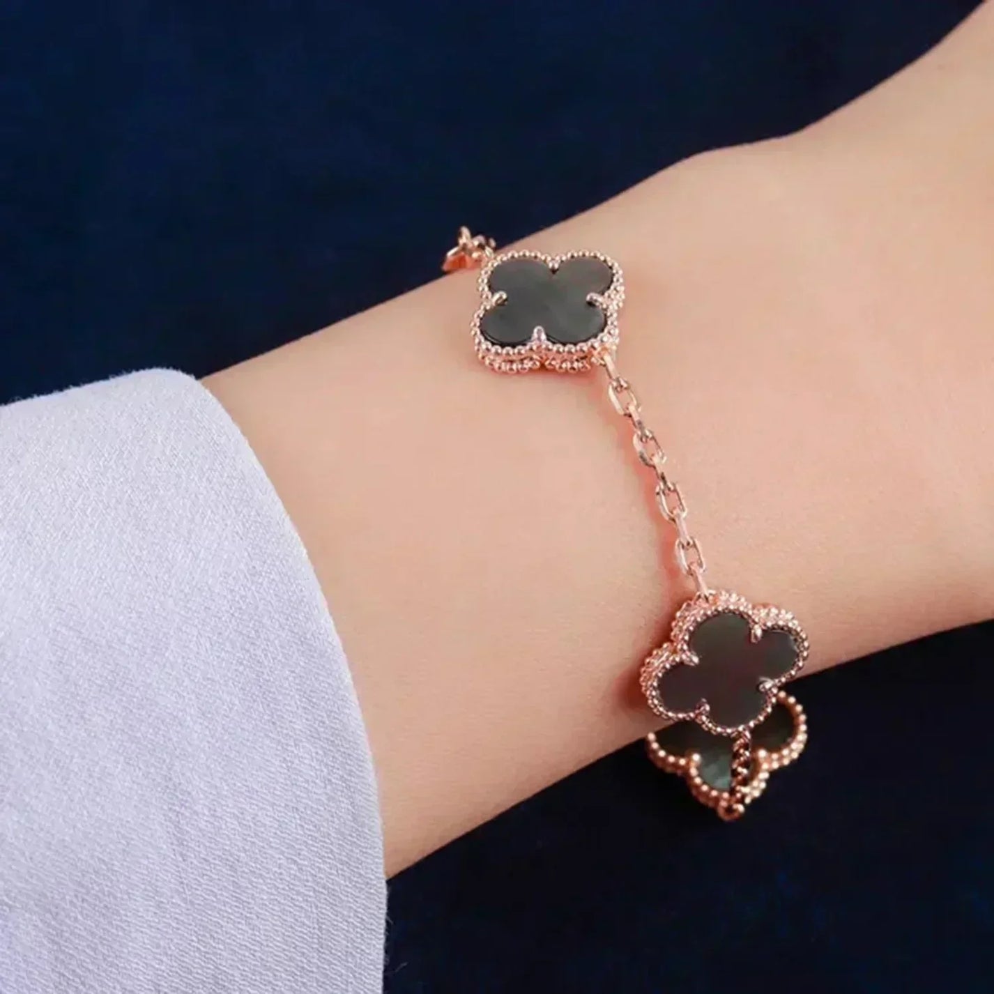 Clovers 5 Motifs Gray MOP Bracelet