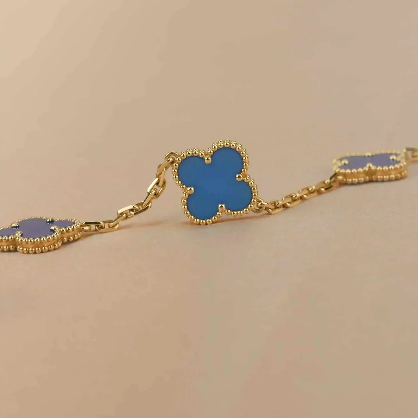 Clovers 5 Motifs Blue Agate Bracelet